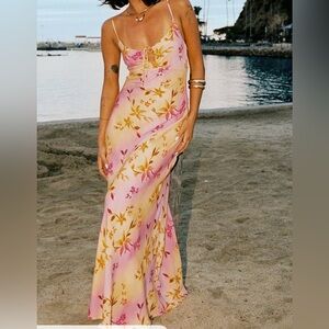 Princess Polly NWOT
lauraline maxi floral dress.